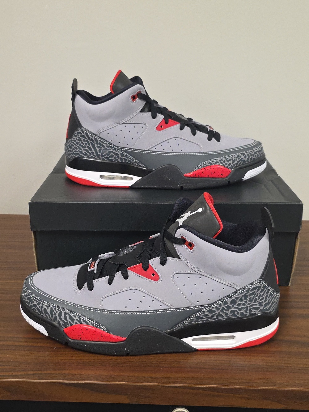 Air Jordan Son of Mars Low Cement Grey Gym Red Men's Size 13 580603-004 NEW